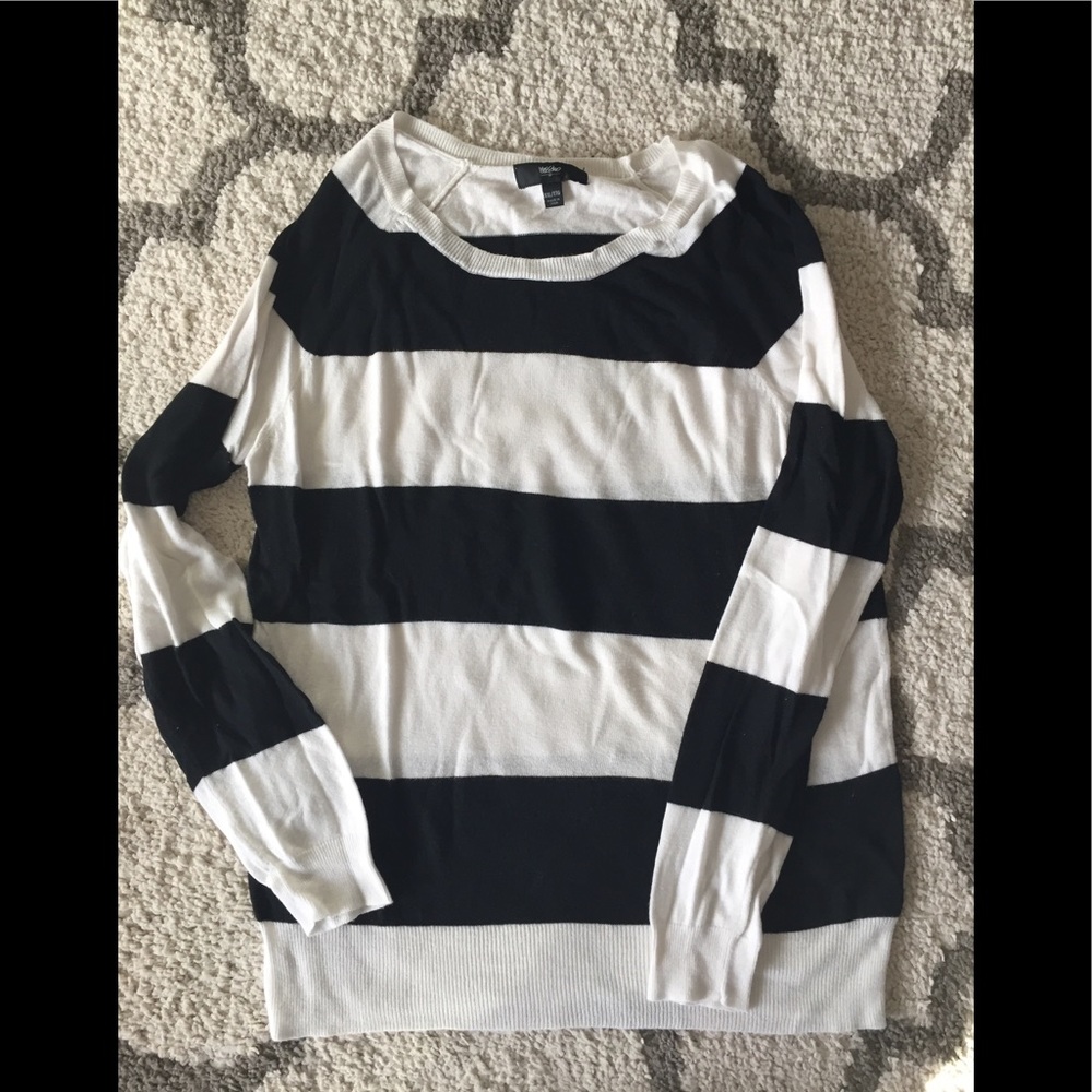 Ladies light weight sweater